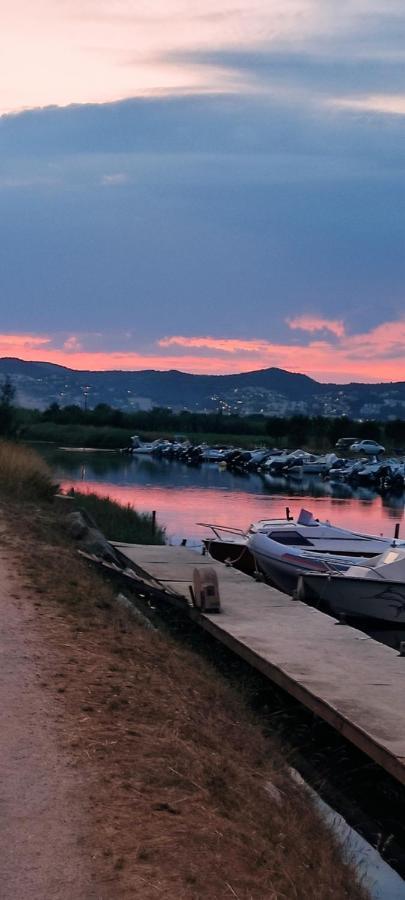 Maison De Vacances A L'Ayguade Classee 3 Etoiles, Climatisee,3Mn A Pied Plage Et Restos ,5Mn Aeroport, 10Mn Gare Hyeres Exterior photo