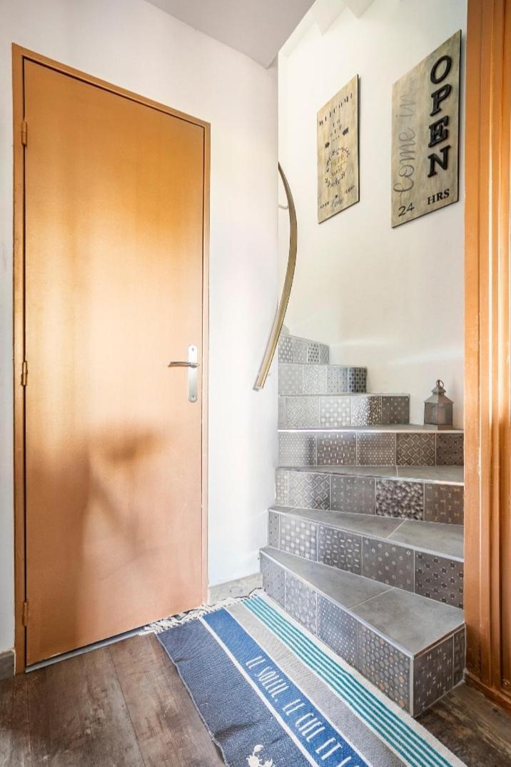 Maison De Vacances A L'Ayguade Classee 3 Etoiles, Climatisee,3Mn A Pied Plage Et Restos ,5Mn Aeroport, 10Mn Gare Hyeres Exterior photo